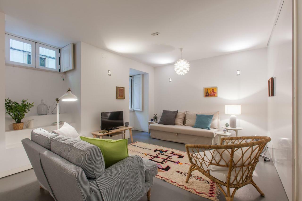 Apartament Renovated With Private Courtyard, By Timecooler *