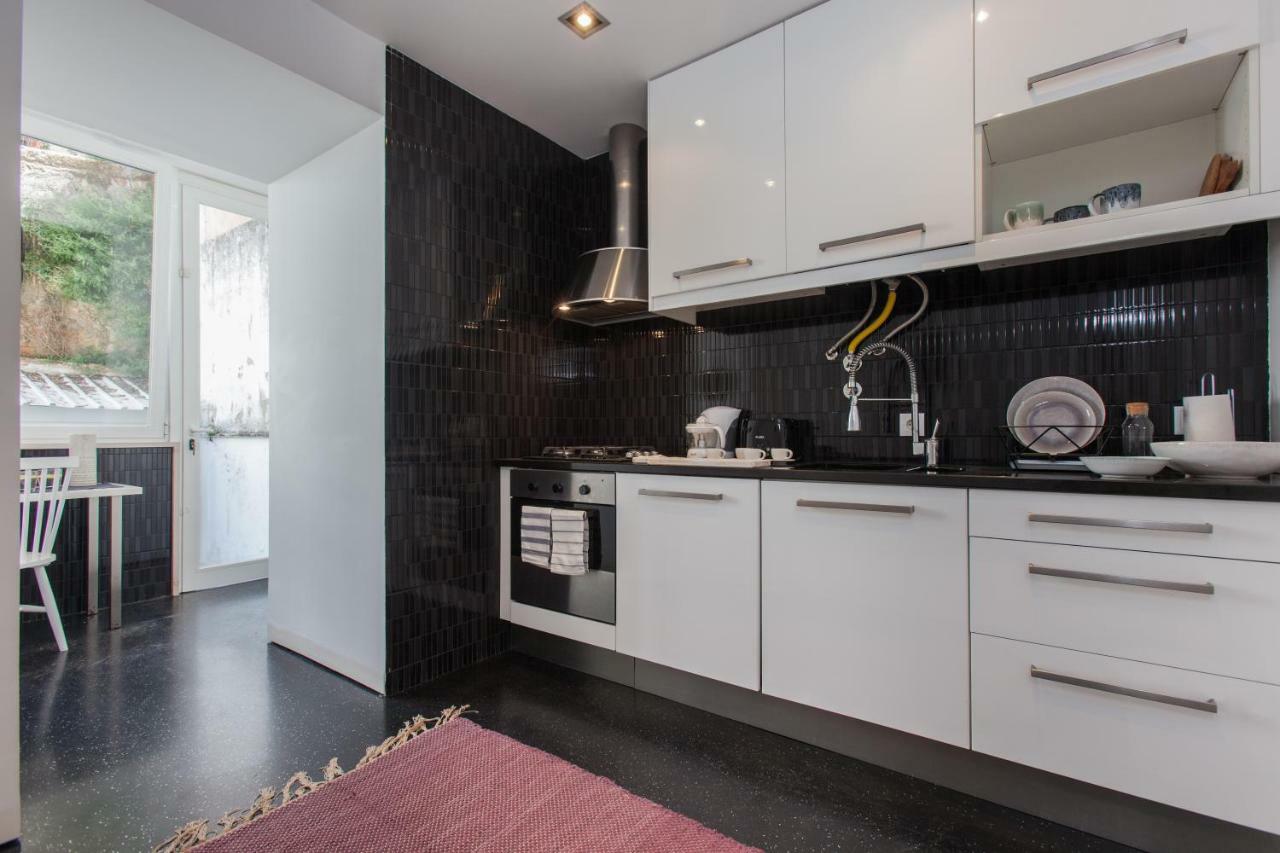 Renovated With Private Courtyard, By Timecooler Apartament *
