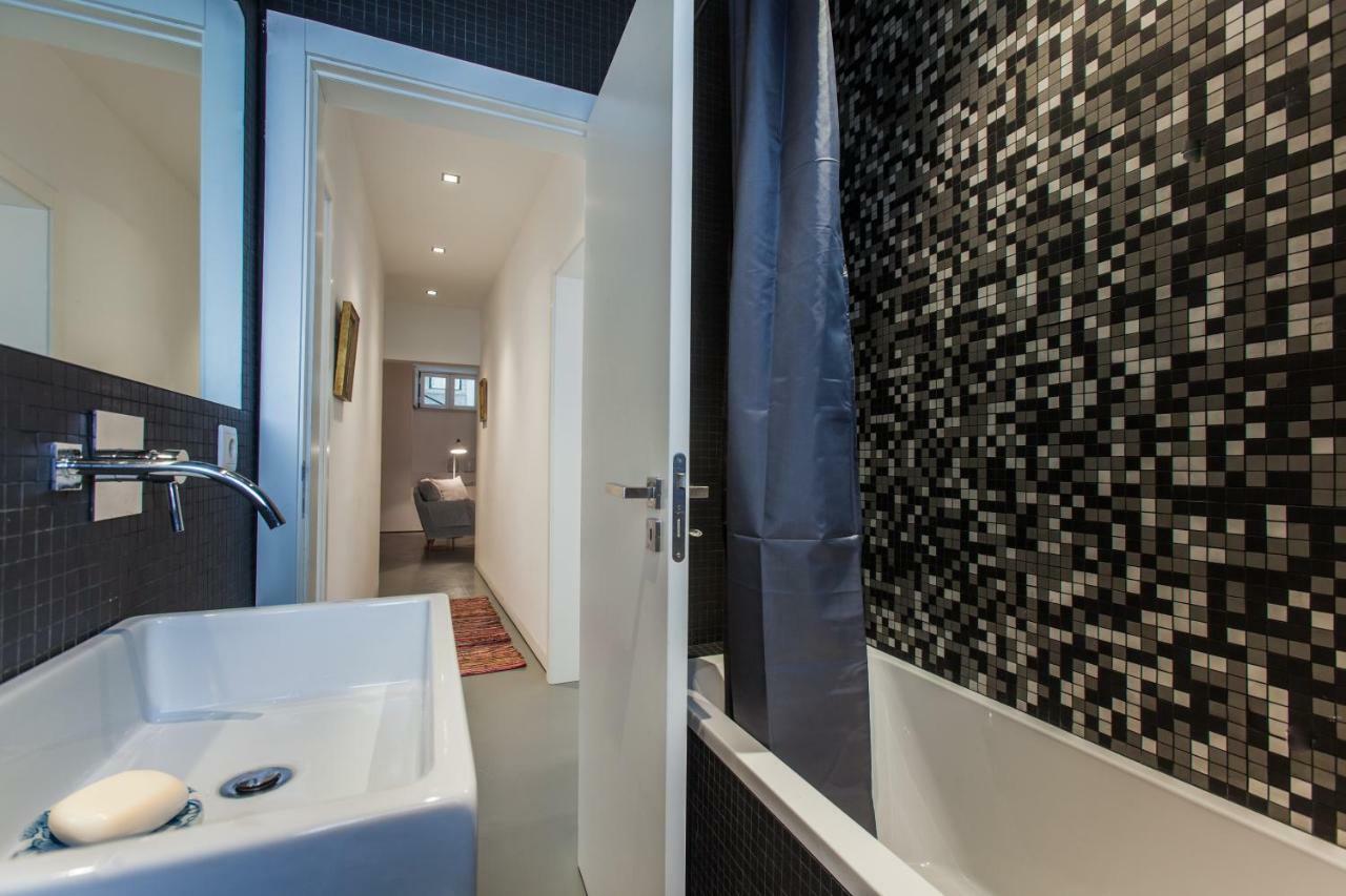Renovated With Private Courtyard, By Timecooler * Lizbona
